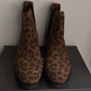 Vince Camuto Tan And Black Ankle BootsSize 9 1/2 W